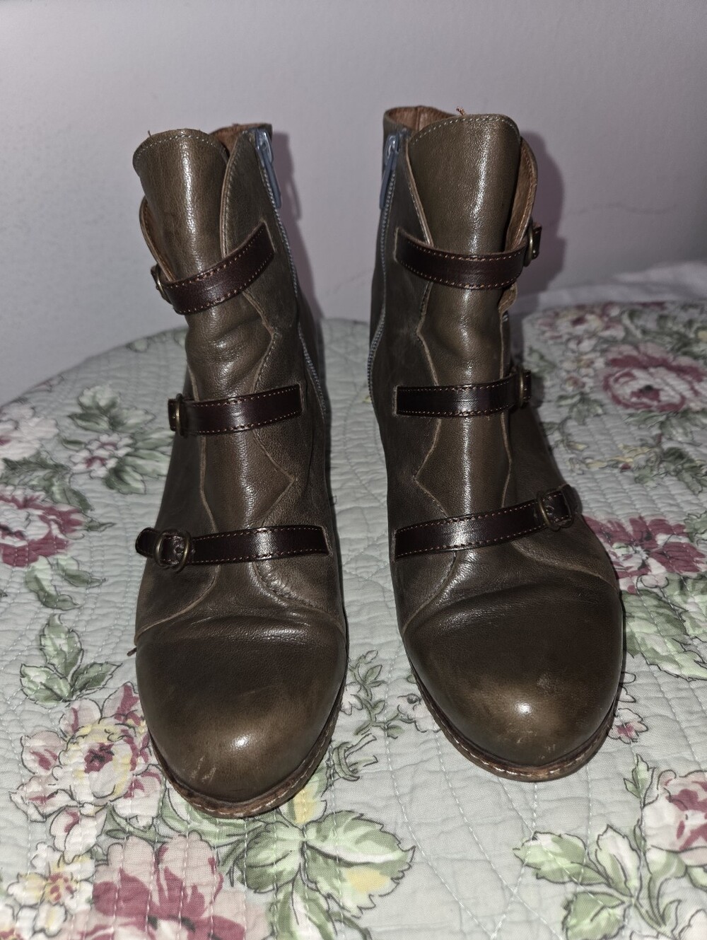 Eric Michael Women's Green Leather 8.5/40 Made In Spain Ankle Boots&Strap Detail